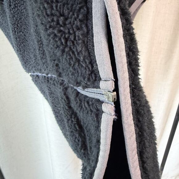 L.L.Bean Sherpa Fleece Vest Men’s M Black Cozy Outdoor Core Layer - Picture 12 of 14